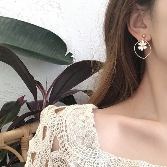 ♠️NEW S925 Minimalist Asymmetric Gold Earrings - Picture 4 of 4